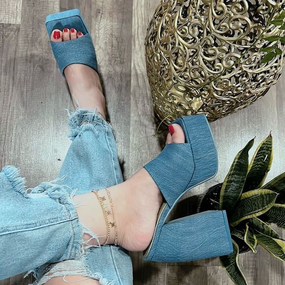 Denim Square Toe Wolf Heel - Picture 4 of 6